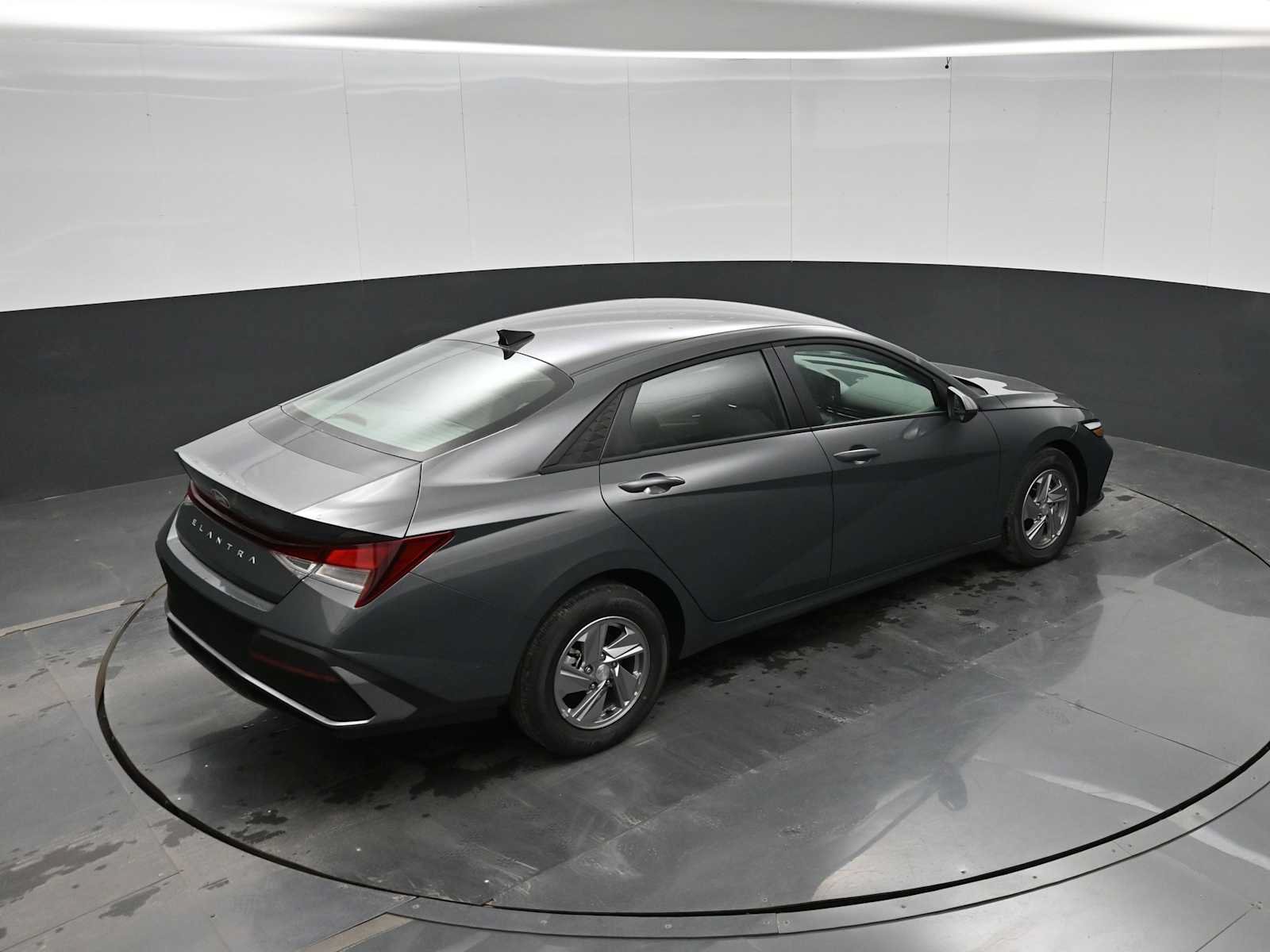 New 2026 Hyundai Elantra SE FWD image 29