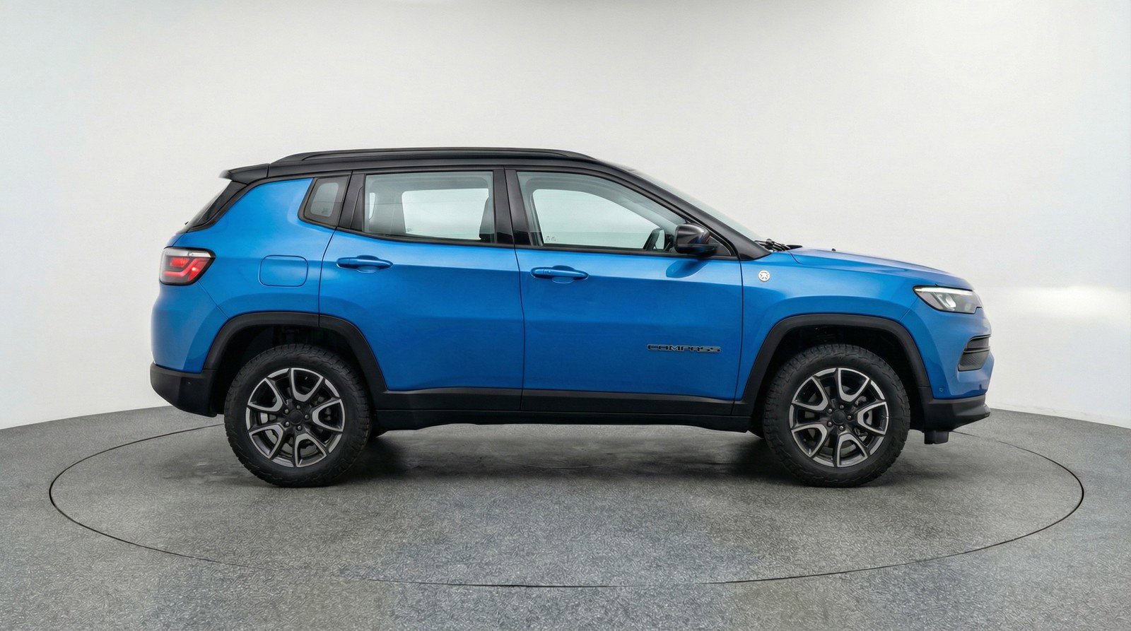 Used 2025 Jeep Compass Trailhawk AWD/4WD image 11