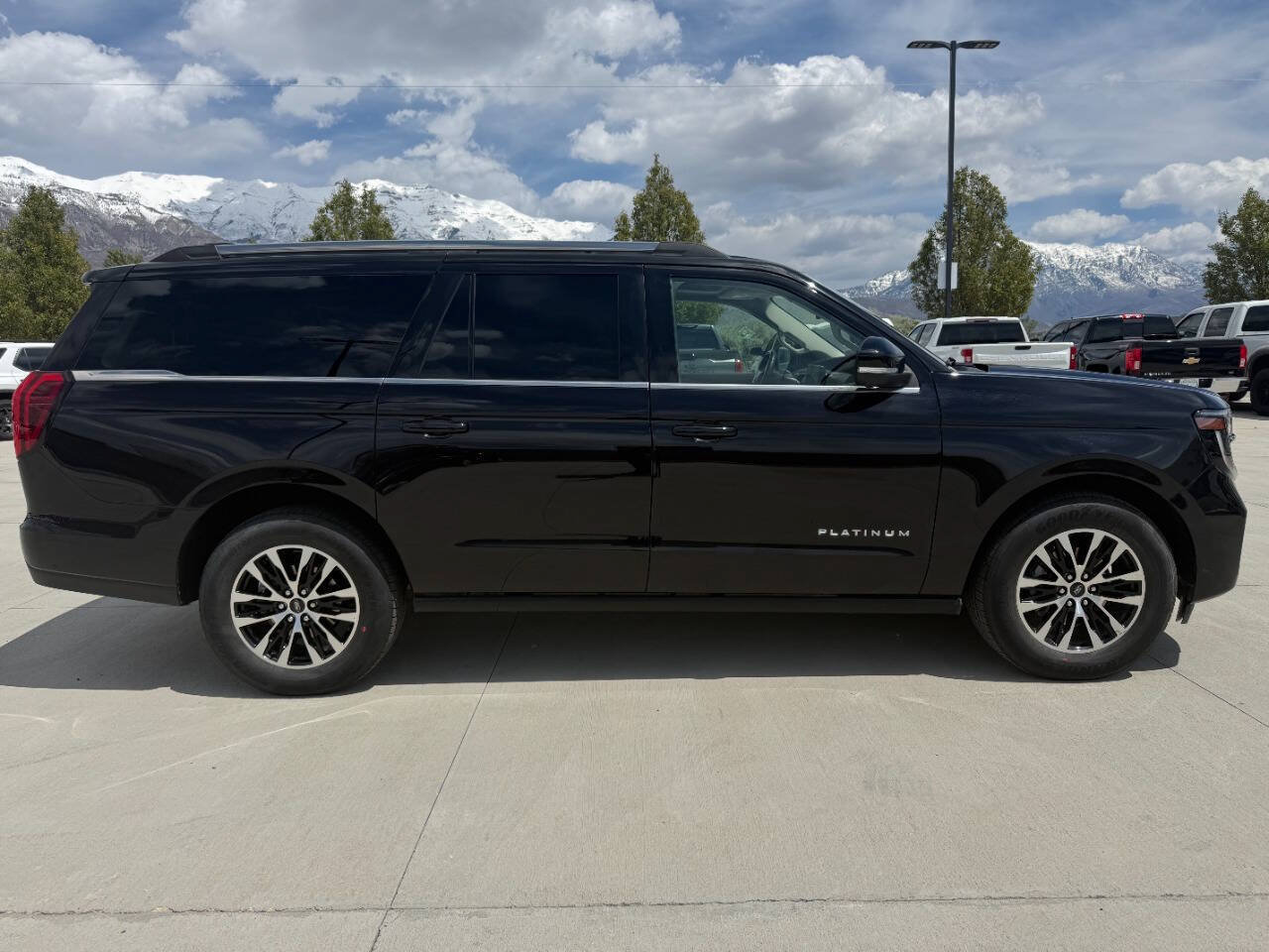 Used 2025 Ford Expedition Max Platinum AWD/4WD image 2