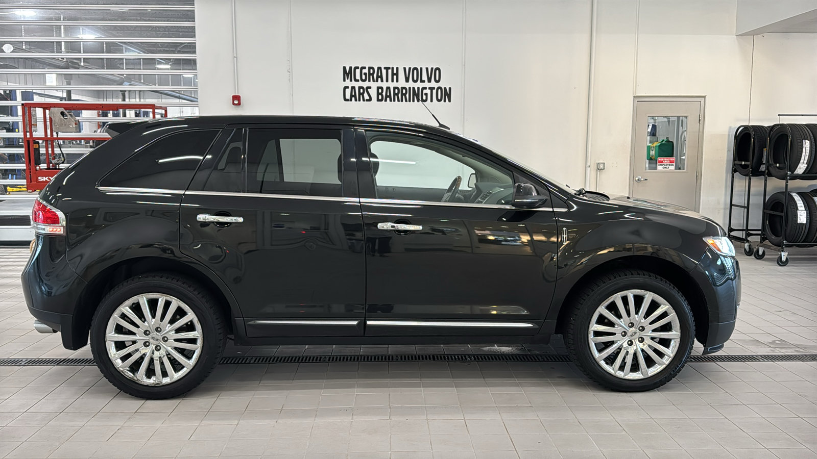 Used 2015 Lincoln MKX AWD w/ Equipment Group 102A image 4