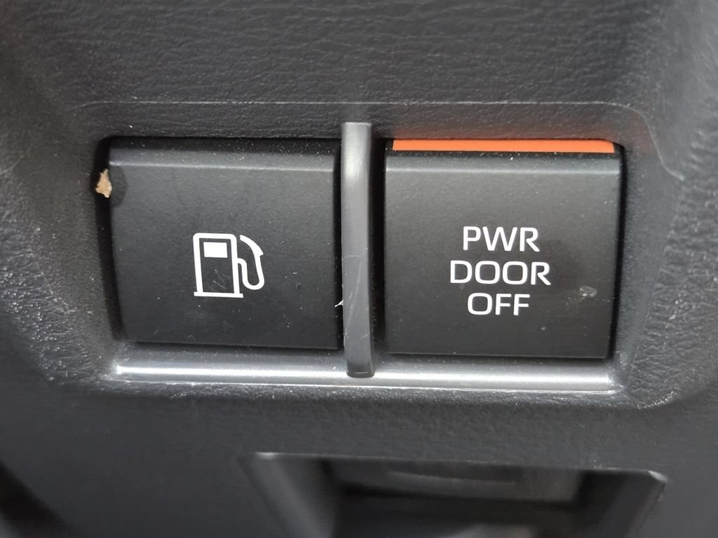 Used 2024 Toyota Sienna LE AWD/4WD image 11