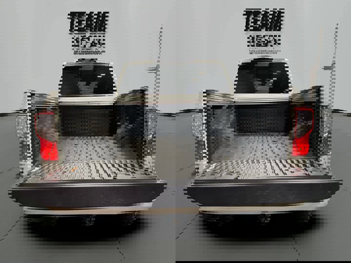 Used 2024 Nissan Titan SV w/ SV Convenience Package image 6