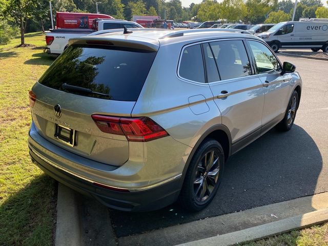 Used 2023 Volkswagen Tiguan SE w/ Panoramic Sunroof Package FWD image 31