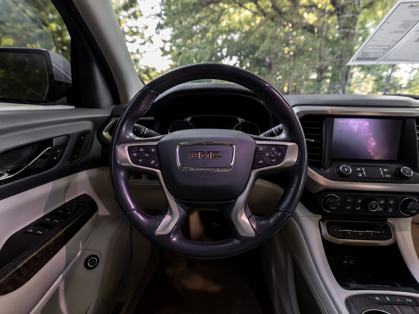Used 2021 GMC Acadia Denali w/ Denali Technology Package FWD image 6