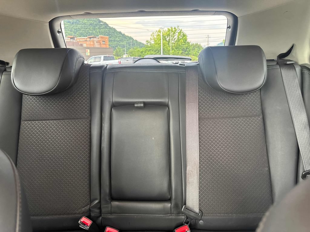 Used 2021 Buick Encore Preferred AWD/4WD image 18