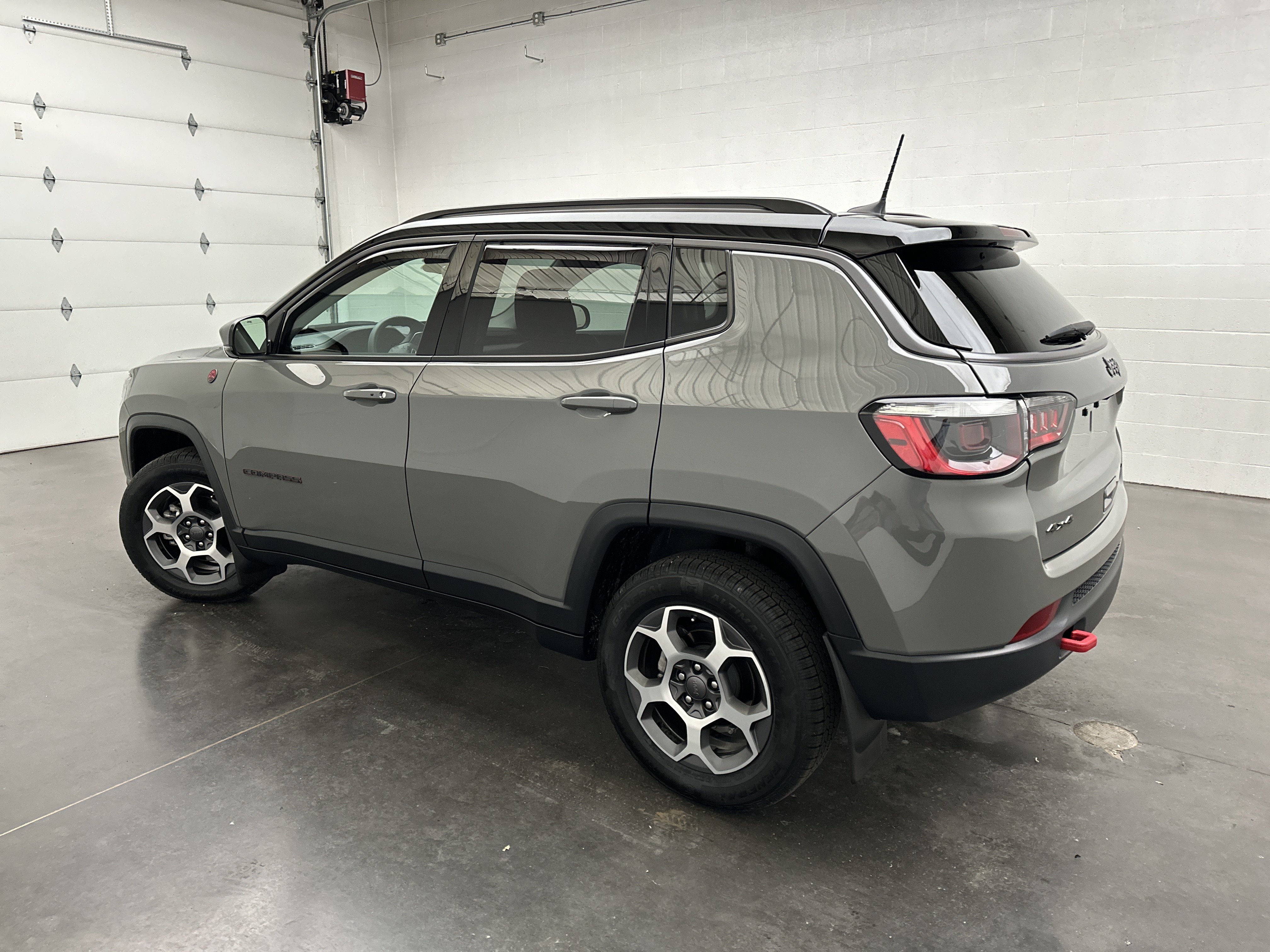 Used 2022 Jeep Compass Trailhawk AWD/4WD image 13