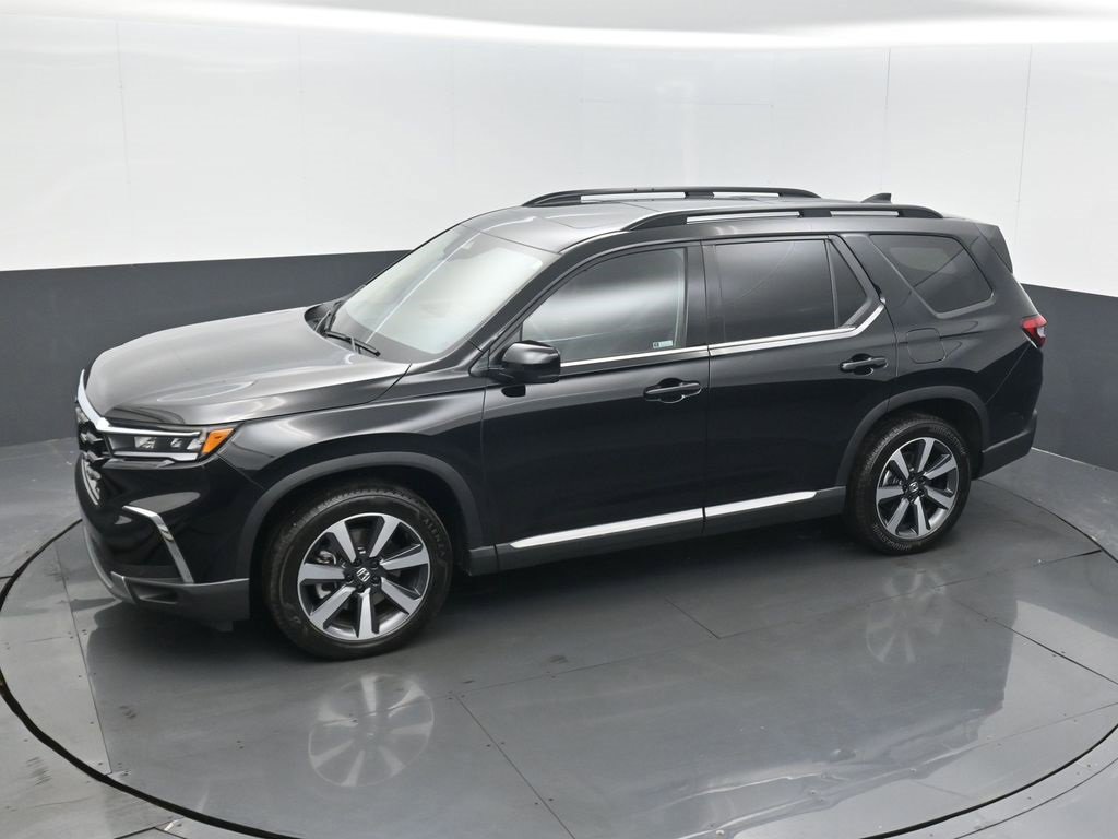 Certified 2025 Honda Pilot Touring image 12