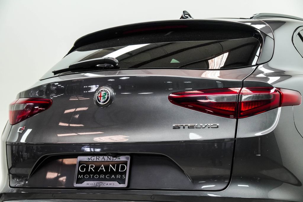 Used 2023 Alfa Romeo Stelvio Ti AWD/4WD image 13