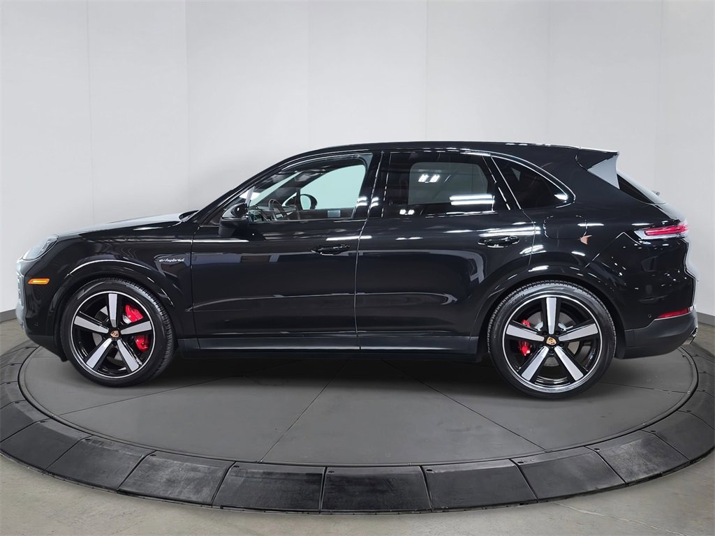 Certified 2025 Porsche Cayenne S image 2
