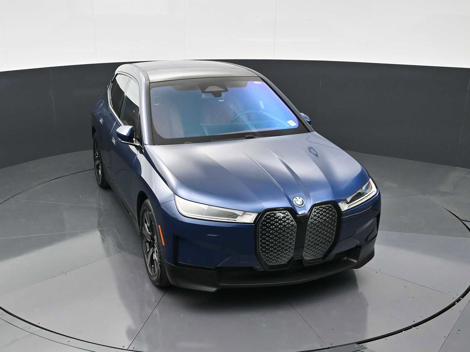 Certified 2023 BMW iX xDrive50 w/ Premium Package AWD/4WD image 19