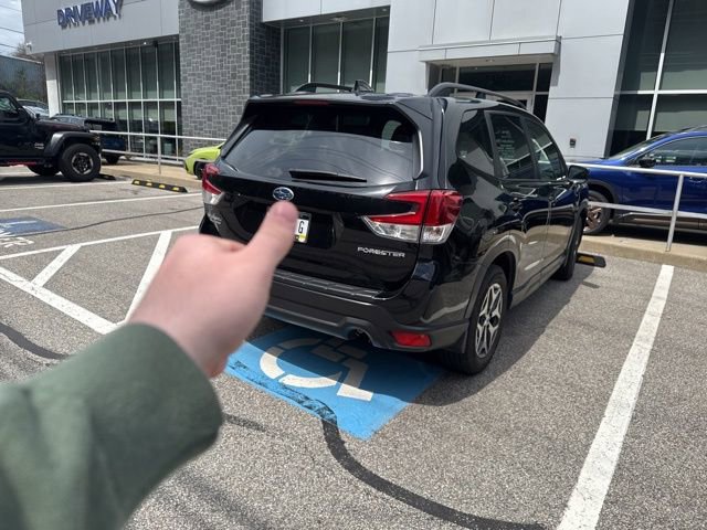 Used 2021 Subaru Forester Premium image 7
