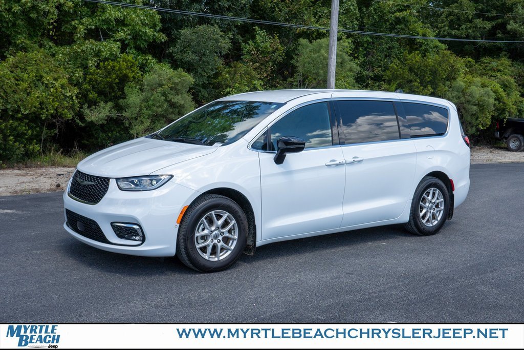 New 2025 Chrysler Pacifica Select w/ Uconnect Theater Family Group image 2