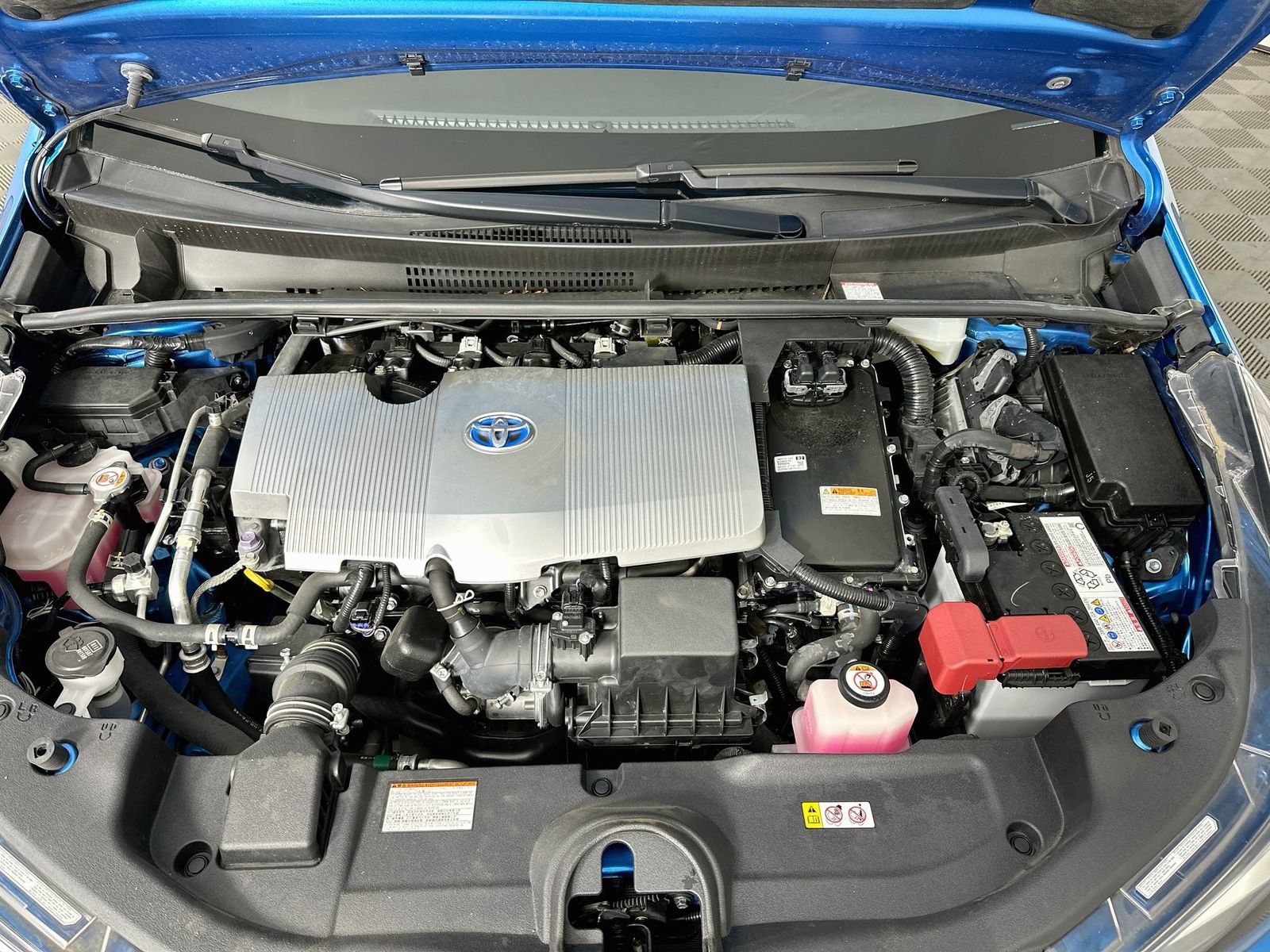 Used 2021 Toyota Prius LE AWD/4WD image 29