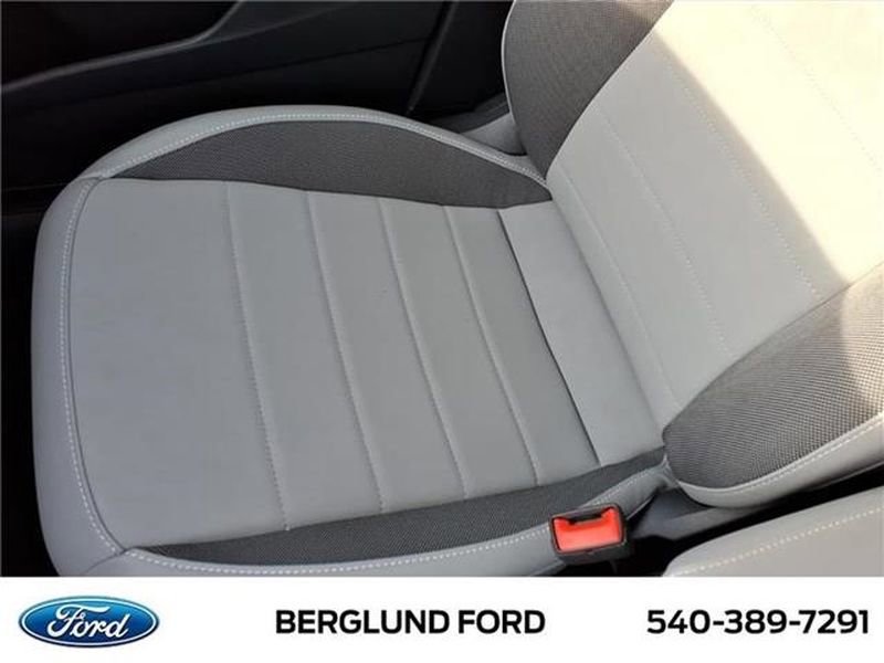 Used 2024 Volkswagen Taos SE image 32