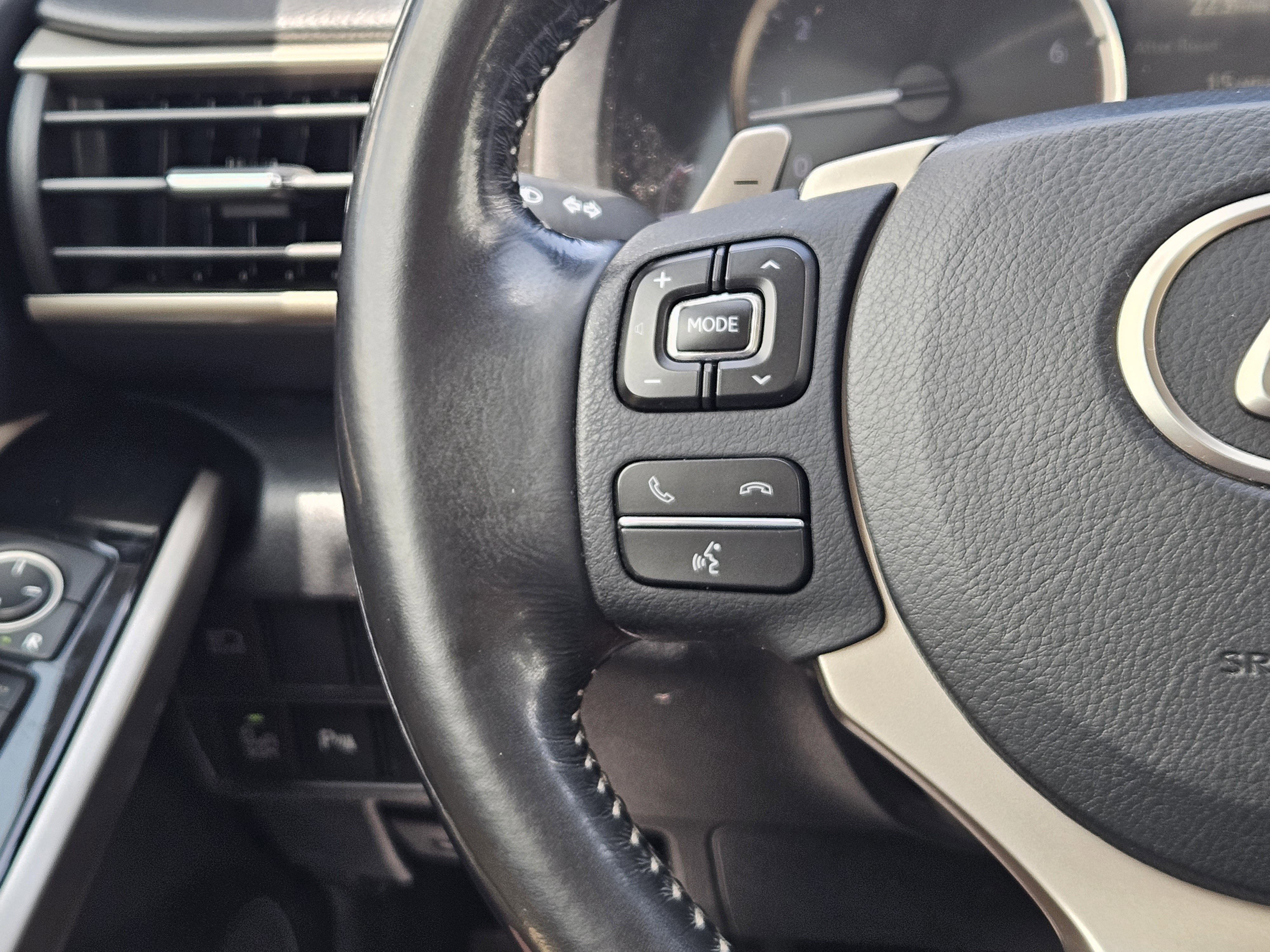 Used 2018 Lexus IS 300 w/ Comfort Package RWD image 27