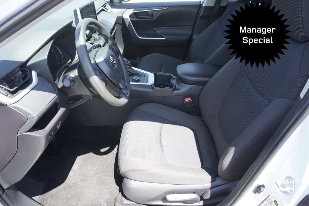 Used 2025 Toyota RAV4 LE AWD/4WD image 19