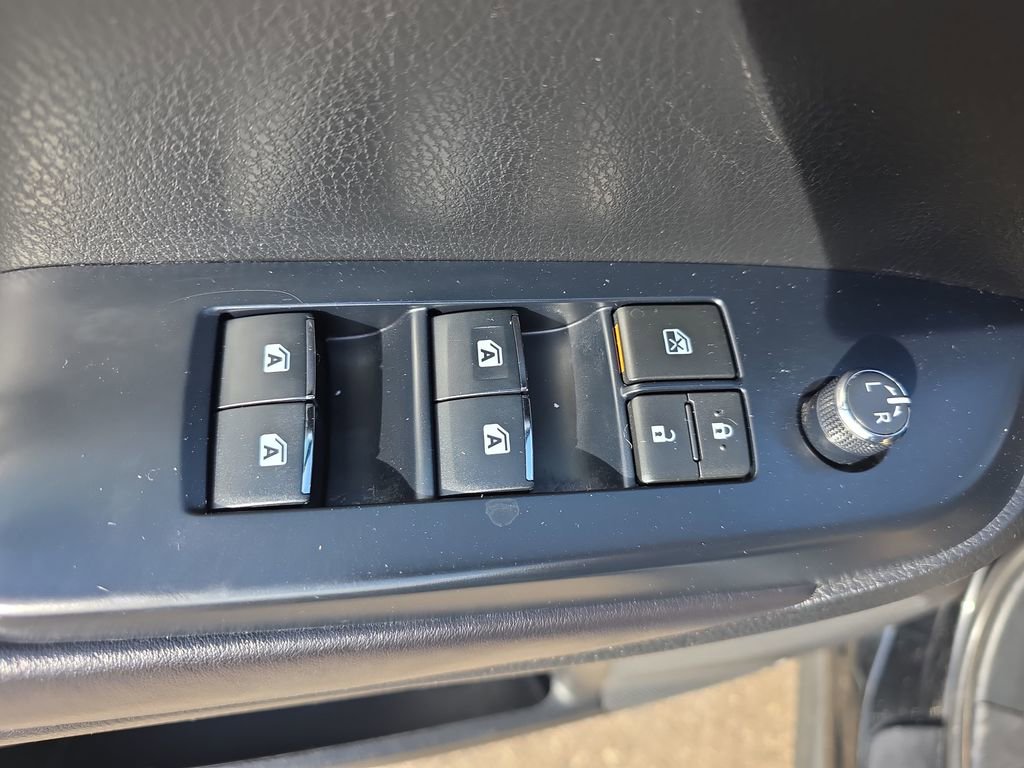 Used 2017 Toyota Highlander Limited Platinum image 29