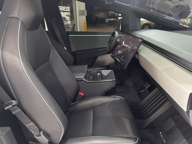 Used 2024 Tesla Cybertruck AWD Crew Cab image 38