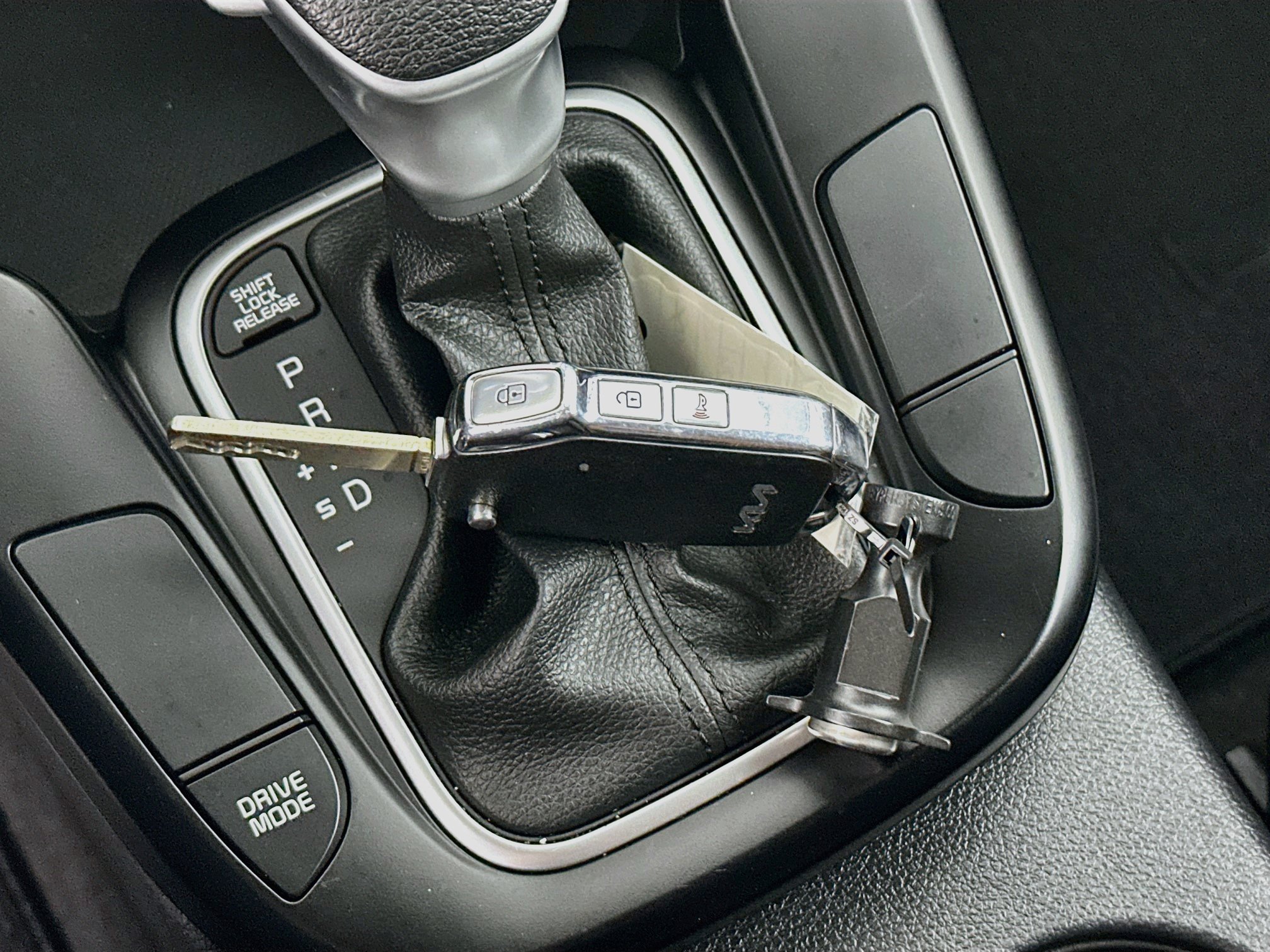 Used 2025 Kia Soul LX w/ LX Technology Package FWD image 25