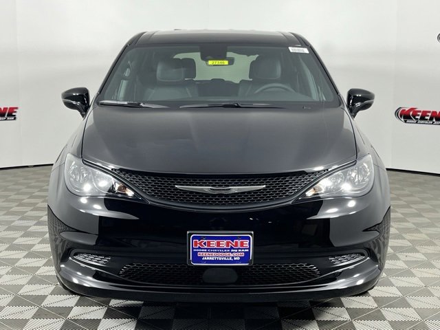 New 2026 Chrysler Voyager LX image 4