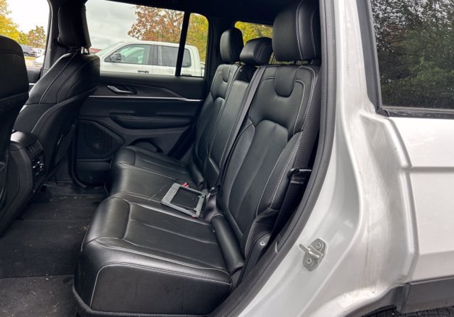 Used 2024 Jeep Grand Cherokee Limited w/ Trailer Tow Package AWD/4WD image 9