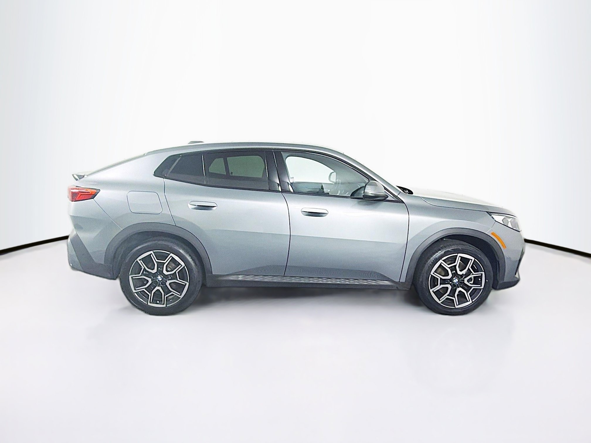 Used 2025 BMW X2 xDrive28i w/ Convenience Package AWD/4WD image 10