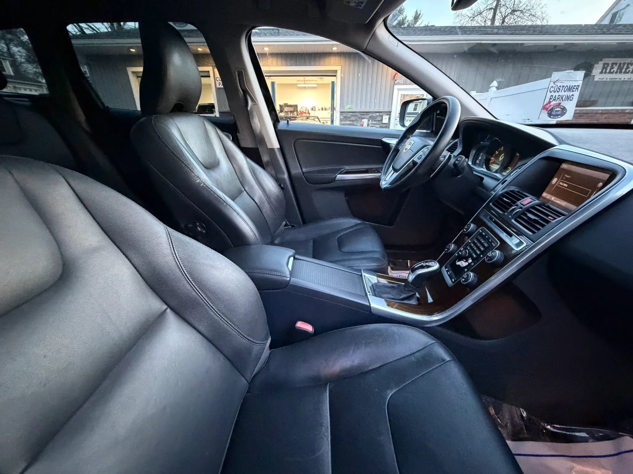 Used 2015 Volvo XC60 T6 image 18