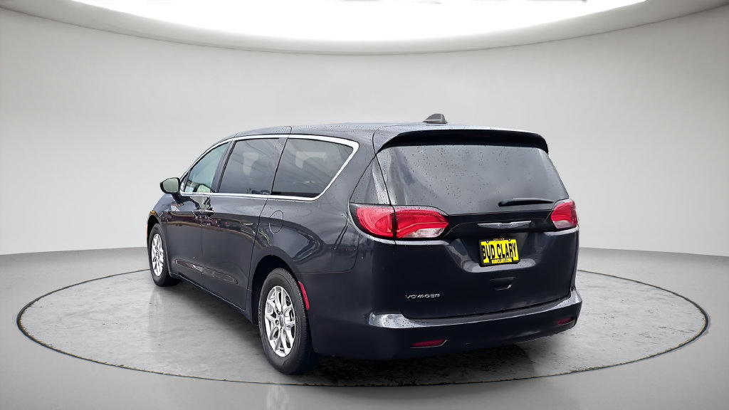 Used 2023 Chrysler Voyager LX FWD image 9