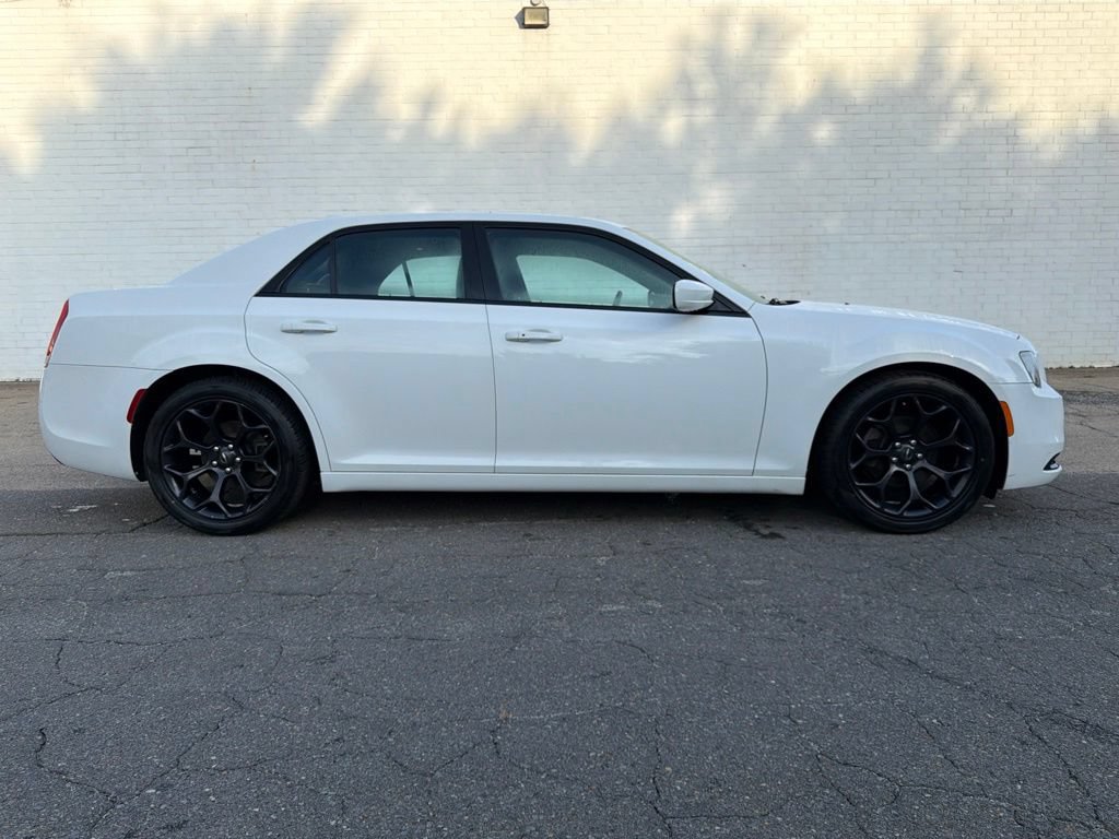 Used 2019 Chrysler 300 S RWD image 1