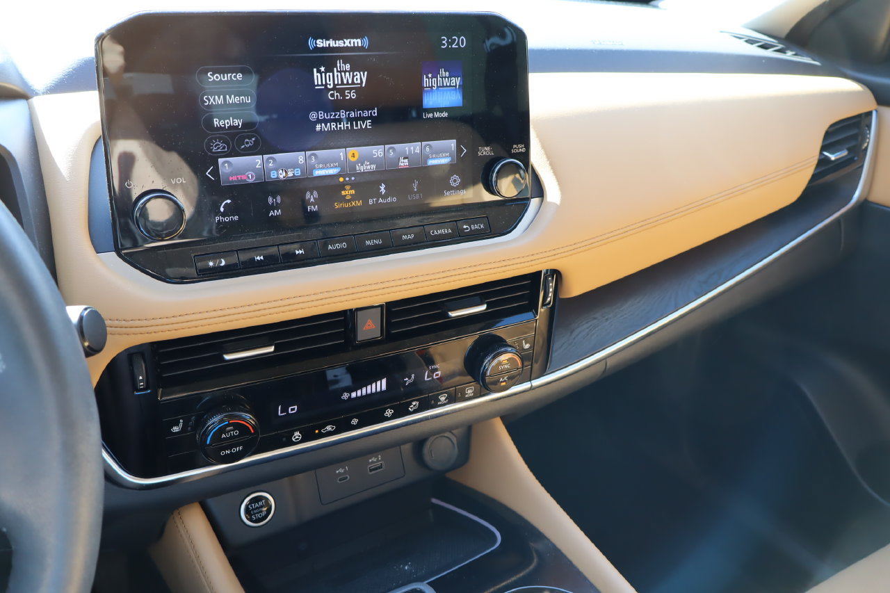 Used 2023 Nissan Rogue Platinum FWD image 7