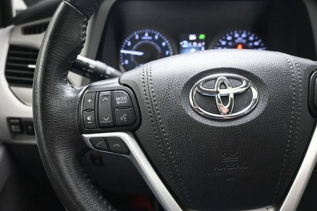 Used 2020 Toyota Sienna XLE FWD image 27