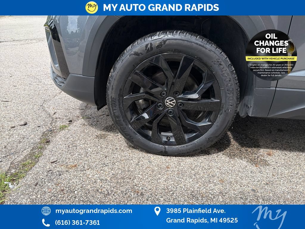 Used 2023 Volkswagen Taos SE w/ Panoramic Sunroof Package AWD/4WD image 30