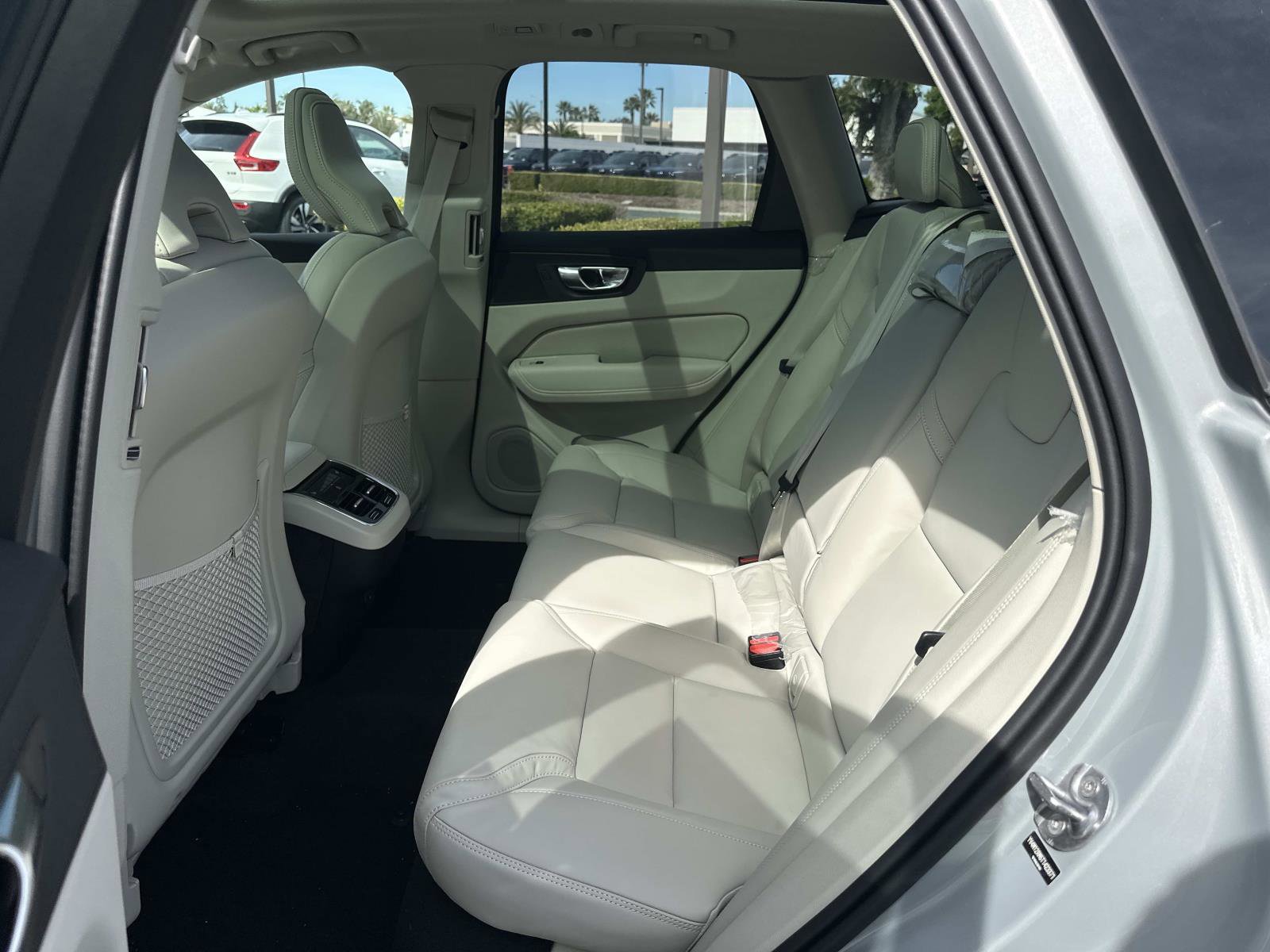 New 2026 Volvo XC60 B5 Ultra w/ Climate Package AWD/4WD image 17