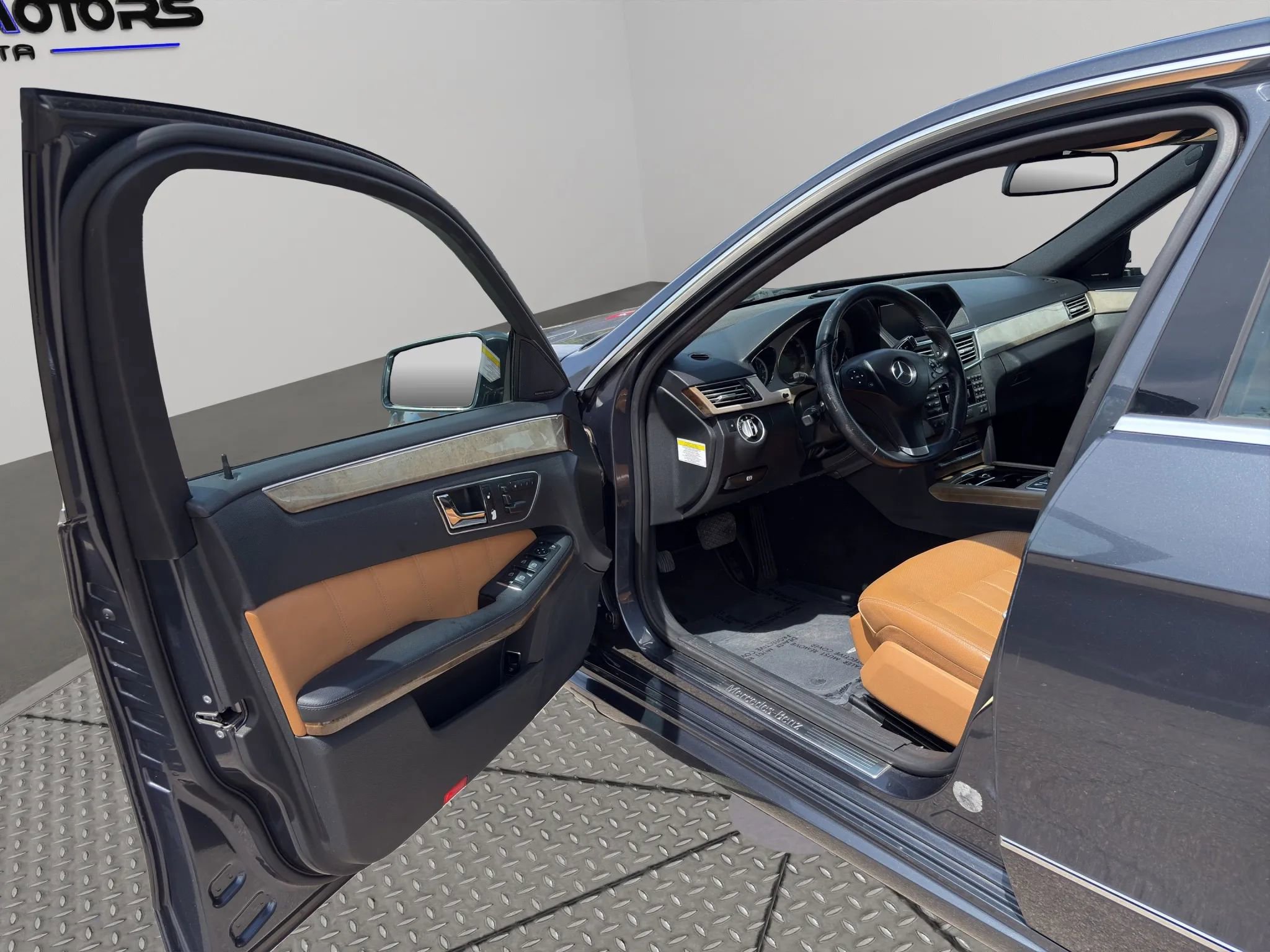 Used 2011 Mercedes-Benz E 550 Sedan image 25