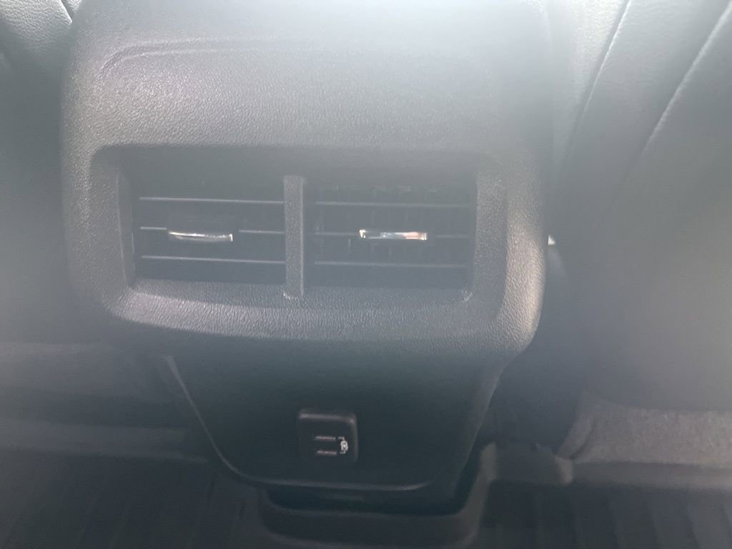 Used 2022 Chevrolet Equinox RS w/ RS Leather Package FWD image 32
