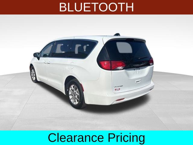 Used 2023 Chrysler Voyager LX FWD image 5