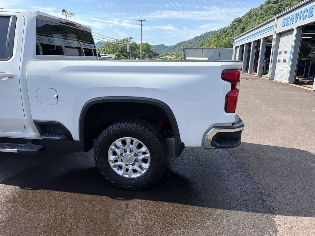 Used 2024 Chevrolet Silverado 2500 LT AWD/4WD image 7