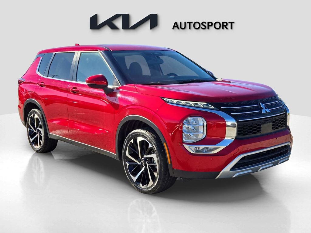 Used 2024 Mitsubishi Outlander SE Black Edition image 3