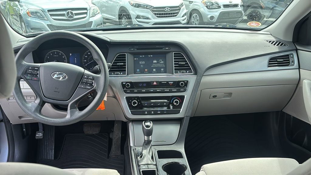 Used 2017 Hyundai Sonata SE w/ Winter Weather Package FWD image 12