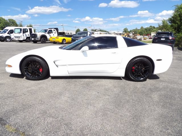 Used 2004 Chevrolet Corvette Coupe w/ Roof Package RWD image 2