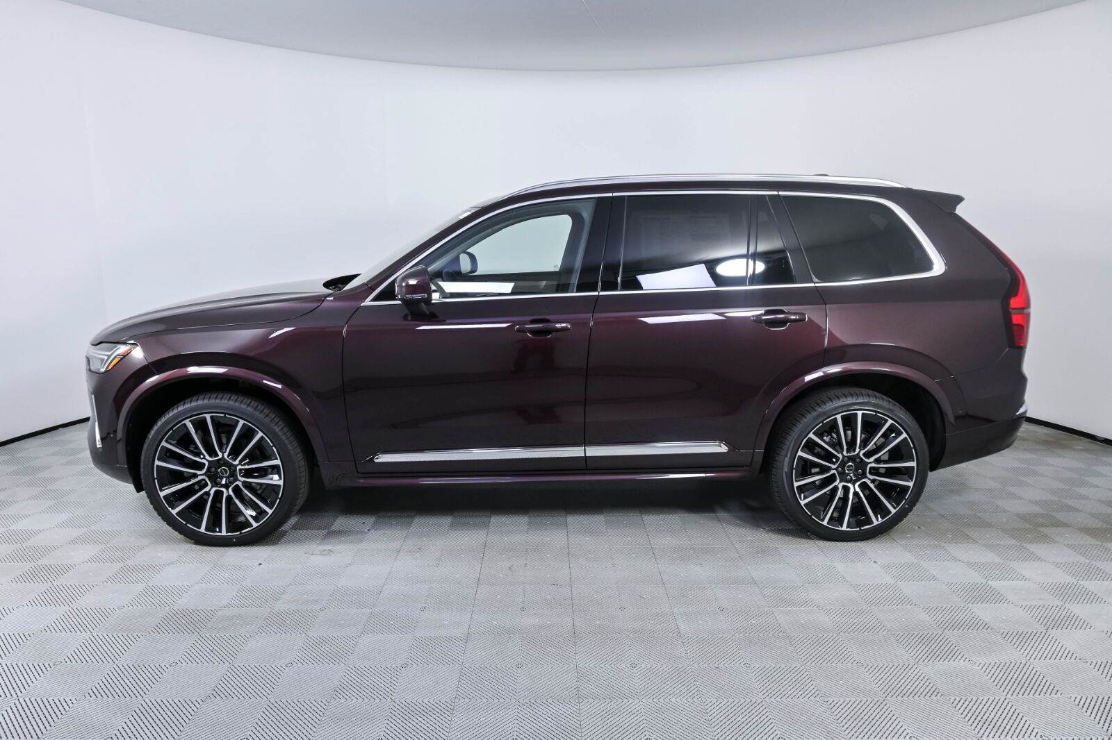 New 2026 Volvo XC90 B6 Plus w/ Protection Package Premier AWD/4WD image 2