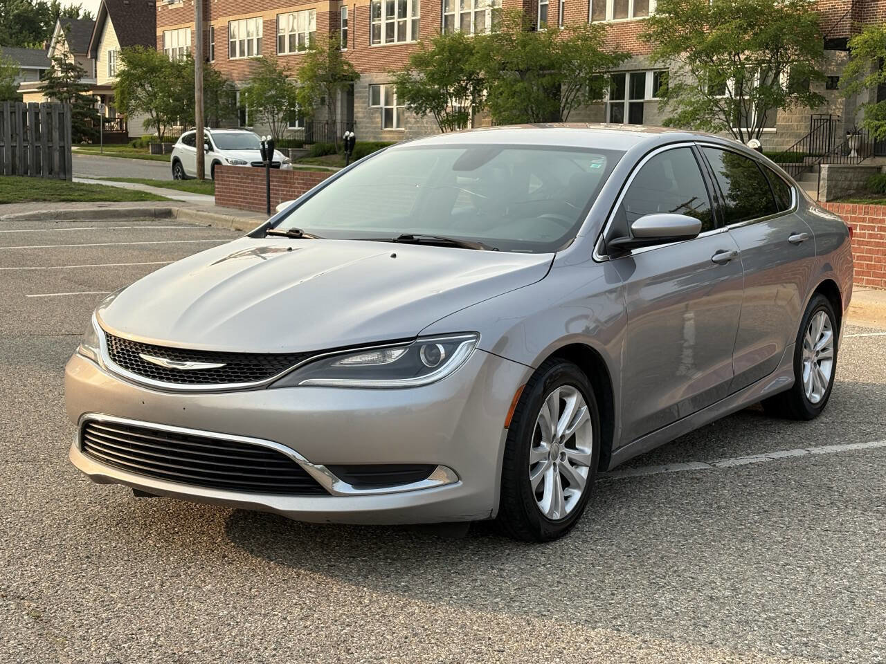 Used 2015 Chrysler 200 Limited w/ Convenience Group image 4