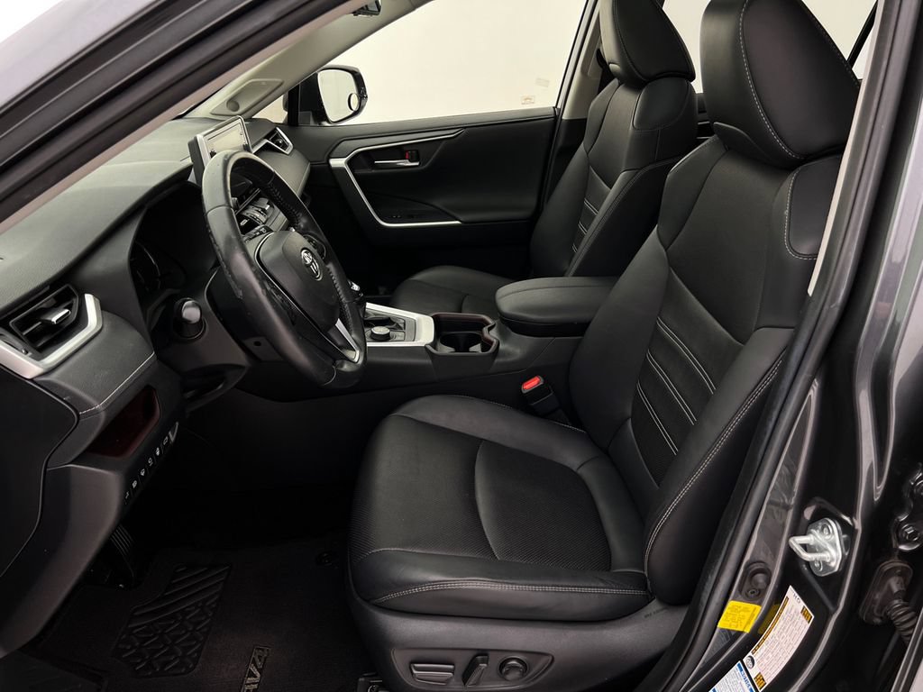 Used 2019 Toyota RAV4 Limited w/ Advanced Technology Package AWD/4WD image 11