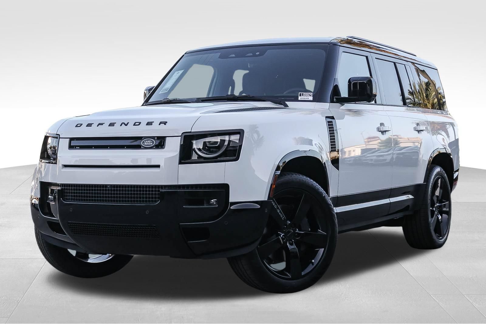 New 2026 Land Rover Defender 130 X-Dynamic SE AWD/4WD image 1