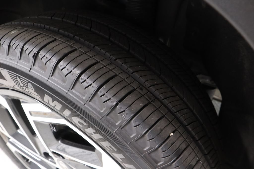Certified 2025 Hyundai Tucson Limited AWD/4WD image 24