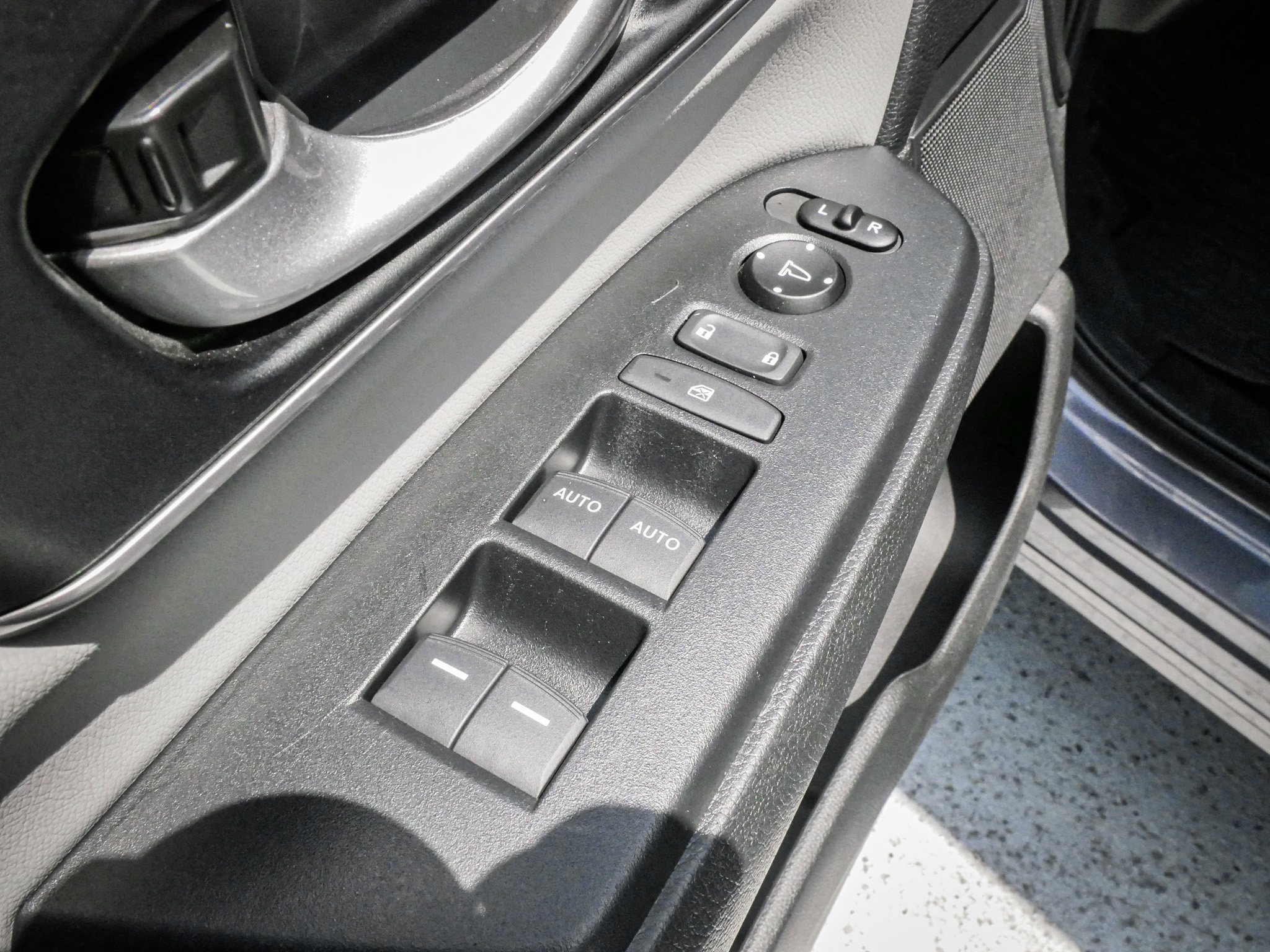 Used 2020 Honda CR-V Touring image 15
