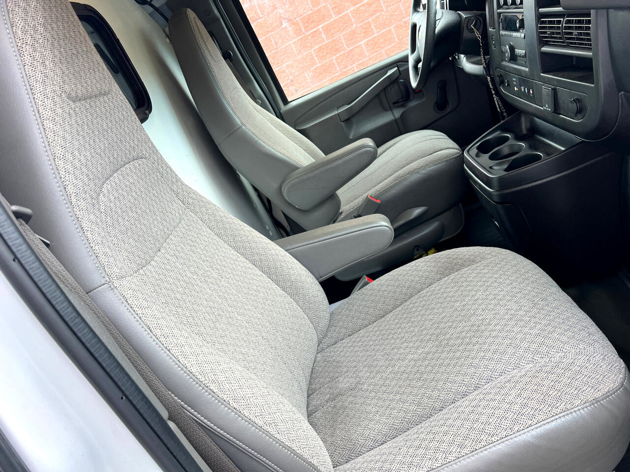 Used 2018 Chevrolet Express 2500 image 12