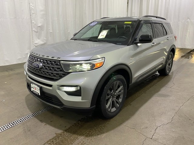 Used 2022 Ford Explorer XLT w/ Equipment Group 202A image 7