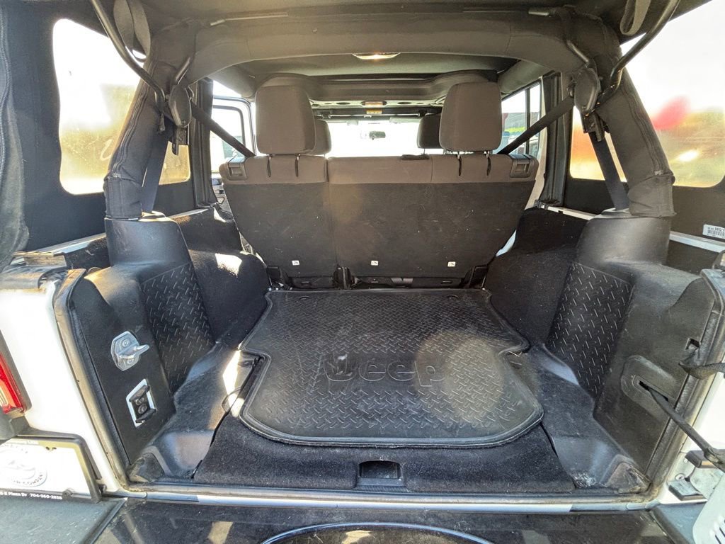 Used 2016 Jeep Wrangler Unlimited Willys image 15