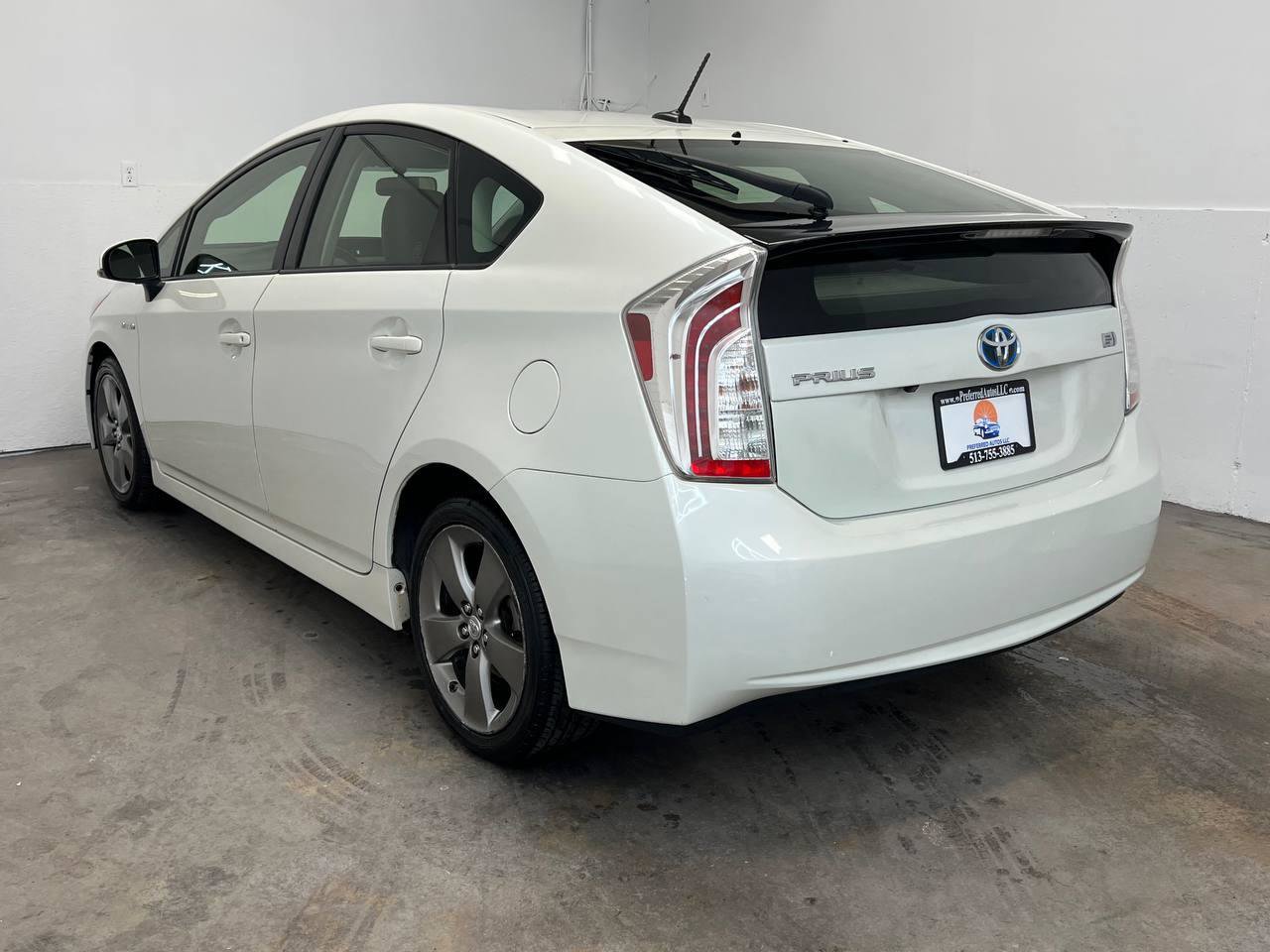 Used 2015 Toyota Prius Persona Series FWD image 4
